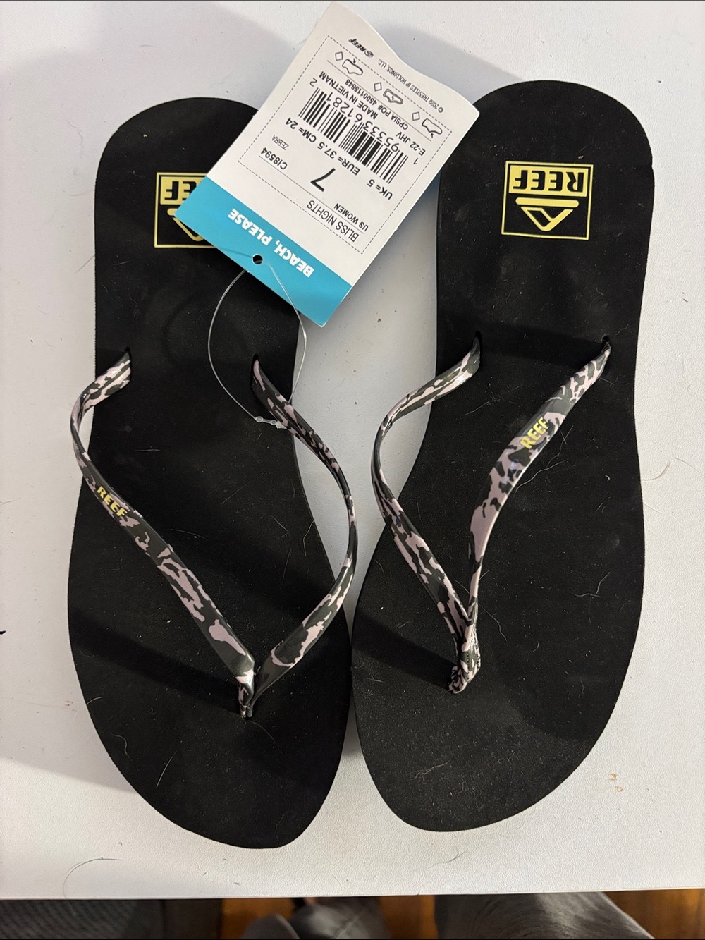 NWT Reef Women’s Black Sandals with Gray Camo Straps